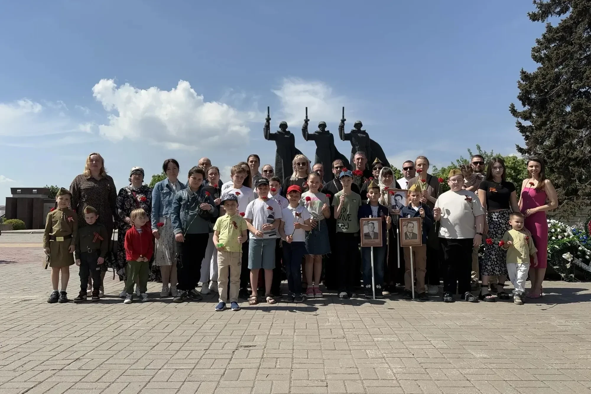 Воспитанники воскресной школы храма во имя святого великомученика Димитрия Солунского г. Воронежа посетили мемориальный комплекс