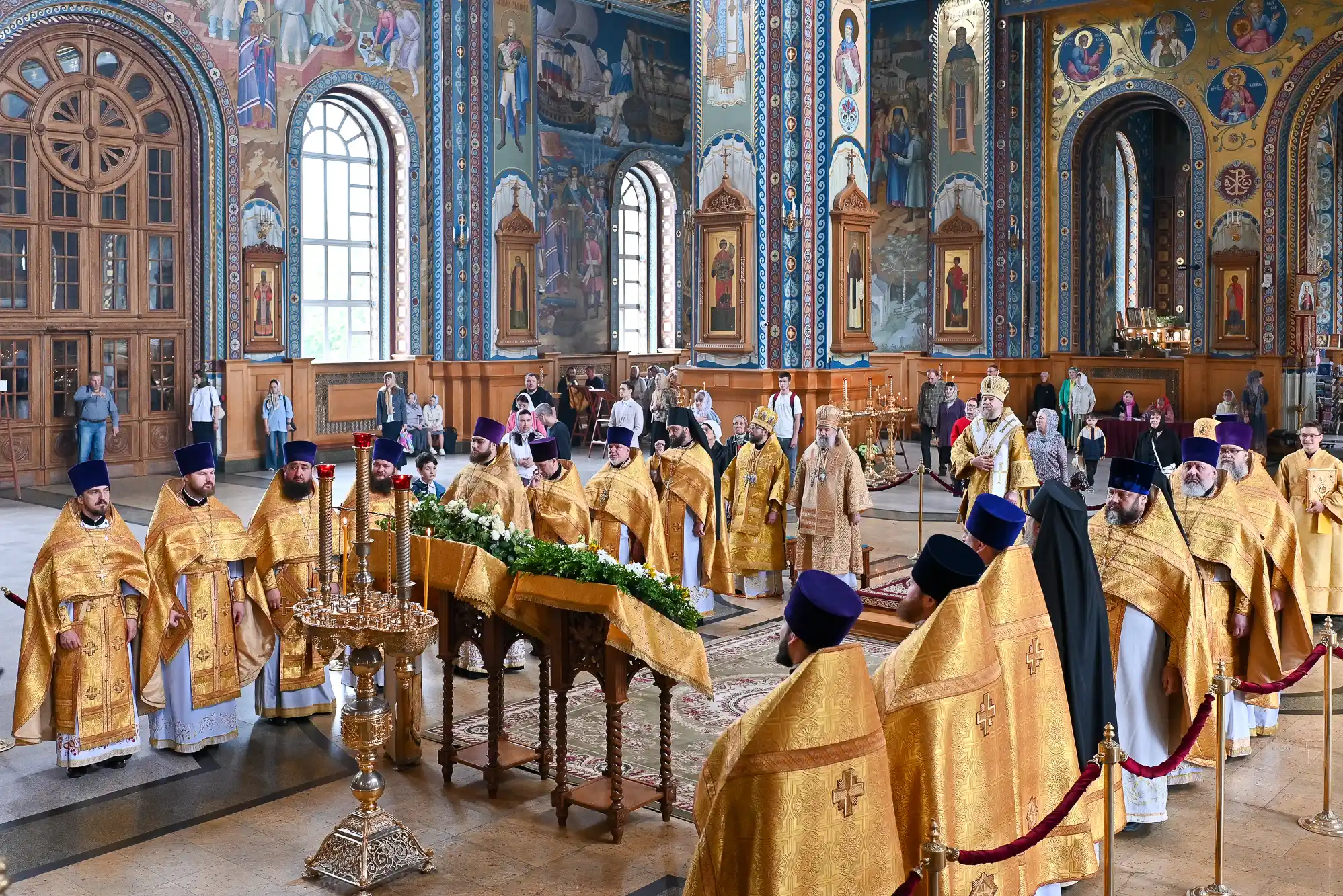 В день тезоименитства митрополит Воронежский и Лискинский Леонтий возглавил соборное служение Божественной литургии